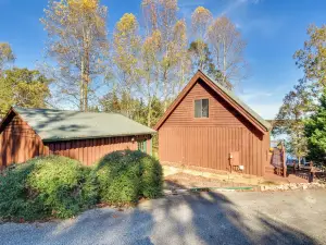 Beautiful Lake Keowee Home w/ Boat Dock & Fire Pit