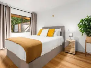 JezOmi Hideaway - Private, spacious, close to town