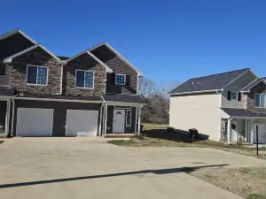 Enjoy a convenient 3BR House near —Charlotte Motor Speedway & Uptown Charlotte.