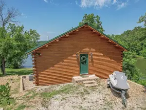 Cozy 3-bedroom cabin with AC and WiFi in lovely Edwards