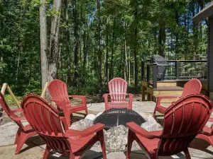 Cozy 4-bedroom house in Harbor Springs! 5 minutes to Nub's Nob & Boyne Highlands