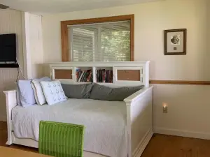 Half Moon Lake, Barnstead, NH vacation house on water front with firepit