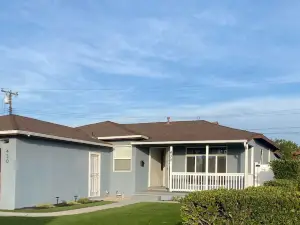 HubCityJewel-KingBed-Fenced Yard-LAX-SoFi-Disneyland