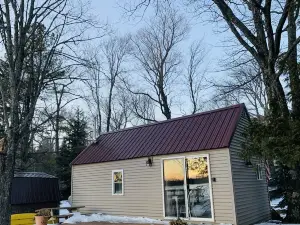 Lake Front Cabin Located On Muskallonge Lake