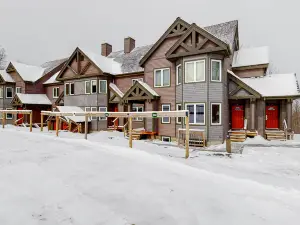 Ski-in/ski-out mountain-view condo next to Grammy Jay trail w/ board games, W/D