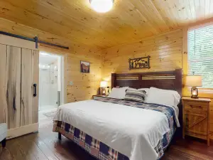 Peach Creek Lodge | Cabin in Ellijay