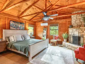 Charming Cabin with Cozy Fireplace and Scenic Porch - Serene Retreat