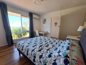 Auyea Farm 3 BR Entire  House  with Table Tennis - 7 Minutes to Gumbuya World!