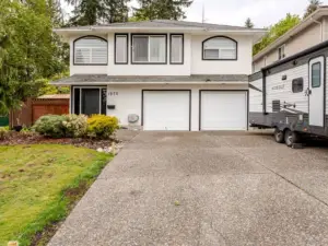 Luxurious & Modern 2 Bedroom Private Suite in Coquitlam 1 Family