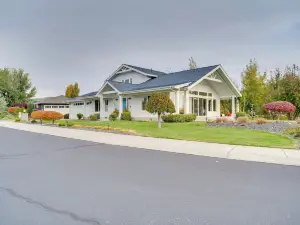 湖邊家庭房，擁有山丘和湖景！