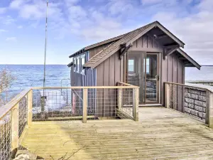 Henderson Harbor Cottage w/ Lake Access!