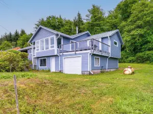 Seiku Vacation Rental w/ Deck & Ocean Views
