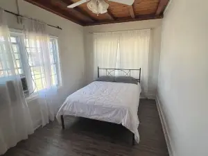 Charming 4-bedroom cabin with a great view and walking distance to the water.