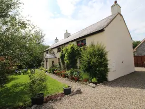 Beautiful 300 Year Old Traditional Country Cottage