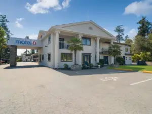 โมเทล 6 แซนนิชตัน, บีซี - สนามบินวิคตอเรีย