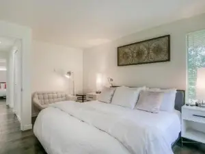 Moon River Suites #4