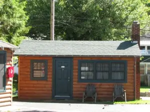 Pine Knoll Hotel Lakeside Lodge & Cabin