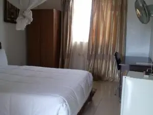 St Lira Hotel