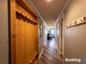 ML204 Bright and Airy Chairlift View WiFi EZ Parking