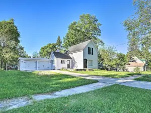 Bellaire Home w/ Yard ~ 4 Miles to Torch Lake