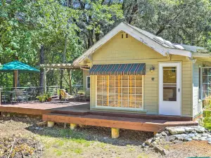 Cozy Junction City Cottage W/Deck by Connor Creek!