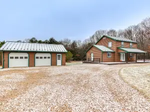 Houtzdale Home w/ Shuffleboard & Pickleball!