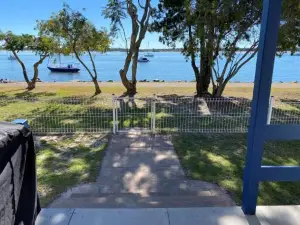 Beachcomber - Burrum Heads - Riverfront - 2BR - Pets Welcome
