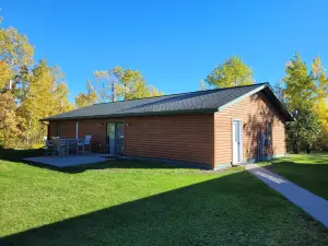 Charming 3-Bedroom Log Home with Sauna Only 5 Miles from Roseau.