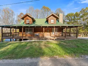 Lake Daze Escape- Entire Cabin on Barren River Lake!