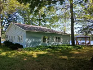 Lake Elinor Retreat ~Springtime Blooms~ New Sauna!