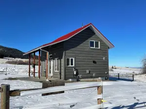 Juniper Cabin.  Private Cabin with Majestic Views and Clear Stargazing Dome!