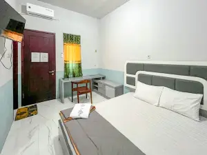 Kusuma Guest House Jombang RedPartner near Station Jombang