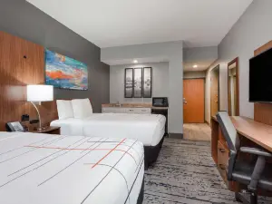 La Quinta Inn & Suites by Wyndham St. Petersburg Northeast