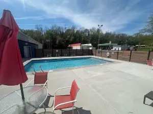 Lighthouse Inn & Suites