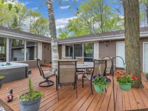 Gorgeous Private Home Hidden in the Woods. Can Sleep 11 Guests