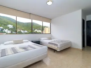 Hotel Axis Inn By GEH Suites