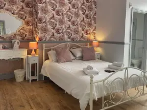 LilyRose Hotel