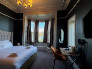 Nomi Rooms & Restaurant