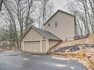 Harbor Springs Retreat ~ 5 Mi to Downtown & Beach!