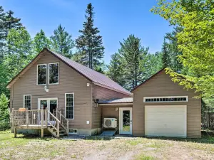 Cabin-Inspired Home < 12 Mi to Sugarloaf Mtn!