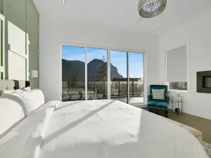 Spacious, comfortable family home situated in a serene location. Stunning views!