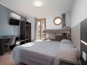 アーバン ホテル