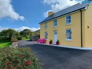 Hidden Hills Waterville - Private Farmhouse