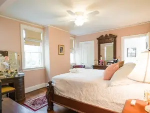 Chilton House Suites