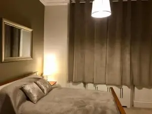 Velvet Nest 5 Min Walk from Train Station