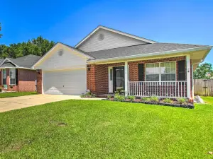 Pensacola Home ~ 2 Mi to Perdido Bay Beaches!