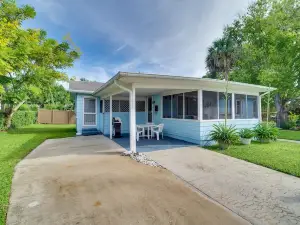 Cozy Cocoa Home - Walk to River and Historic Village