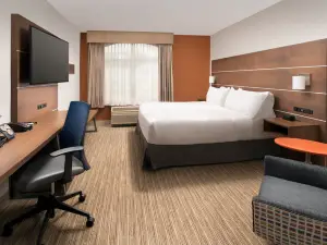 Holiday Inn Express & Suites Baltimore - BWI Airport North