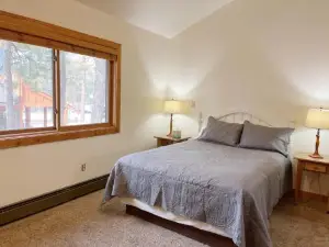 Ponderosa B Cabin Suite