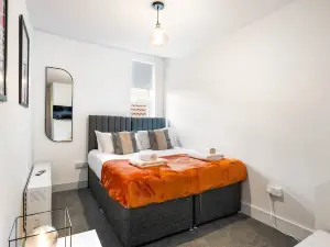 1 Bdr Modern Living in the Old Bank Hse